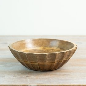 Add warmth and natural character to your range with this beautifully crafted mango wood bowl.