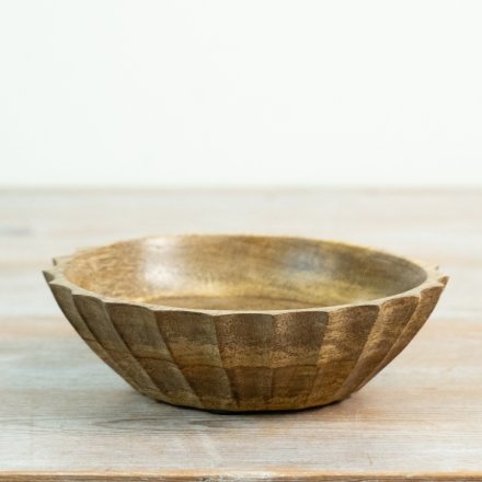 Bring natural charm and cosy vibes to your space with this elegantly crafted mango wood bowl.