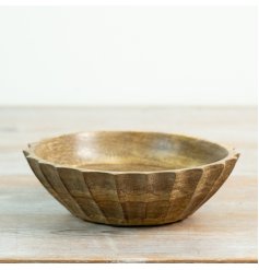 Bring natural charm and cosy vibes to your space with this elegantly crafted mango wood bowl.