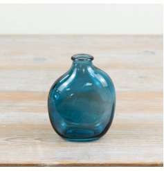 A coastal touch of blue for a favourite stem