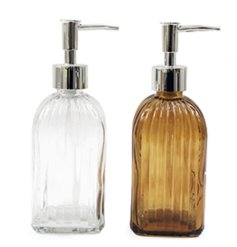 This 19cm ribbed bottle dispenser features a sturdy build and a comfortable, slip-resistant grip.