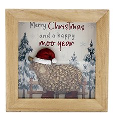 Inject cosy countryside charm into your festivities with this delightful decoration