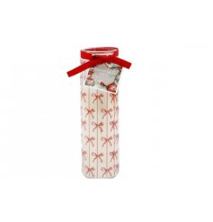 Bring festive charm to your home with this elegant bow and bauble tube candle.