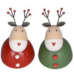 Cheerful wooden deer to brighten up your festive décor