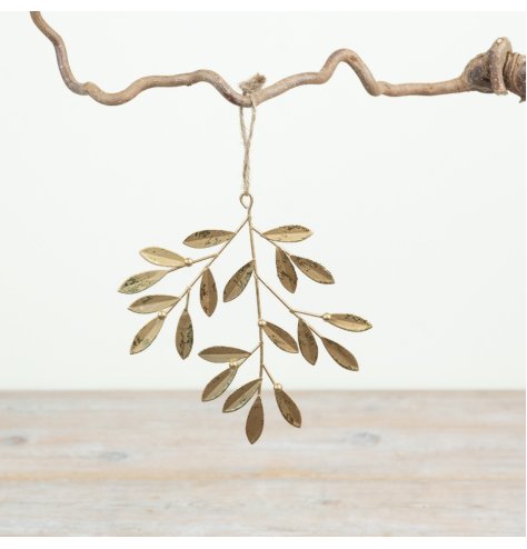 Beautifully designed antique gold branch hanger to add a subtle vintage touch to your decor