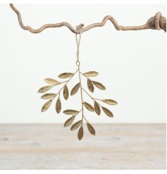 Elegantly designed antique gold branch hanger to add a subtle vintage touch to your decor