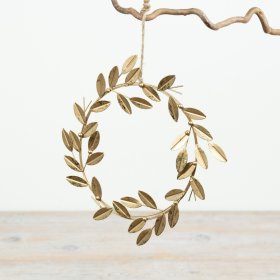 Showcase your wreath with this vintage-style gold branch hanger