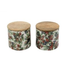 Add festive cheer with this charming 10cm Xmas Berries Enamel Jar