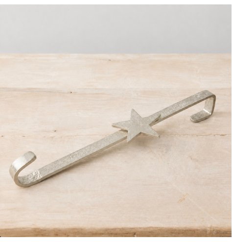 elegant star-shaped aluminium hook ideal for wreaths and festive decor