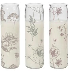 Add natural elegance and cosy glow to your living space with this exquisite floral candle