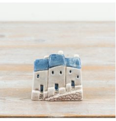 Charming coastal-inspired rustic townhouse décor to bring seaside warmth to your home