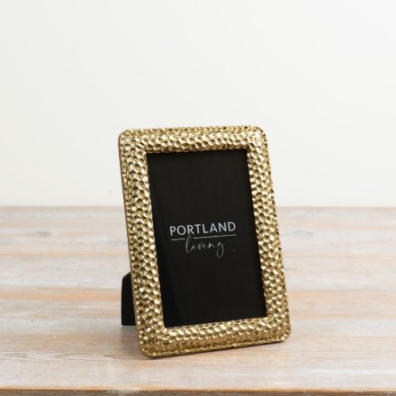 elegant gold Dents frame to display your treasured memories