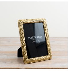 Classic gold frame designed to elegantly display your favourite photographs