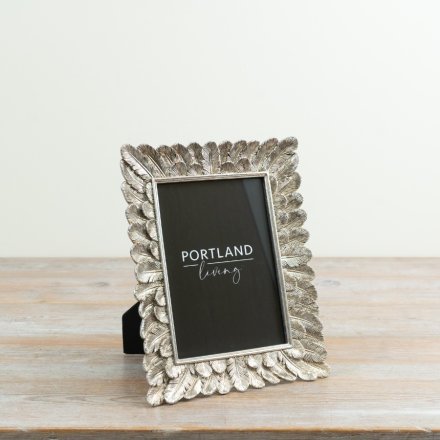 a stylish feather photo frame 
