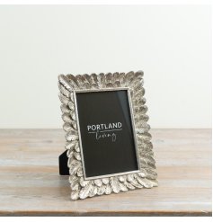 a stylish feather photo frame 