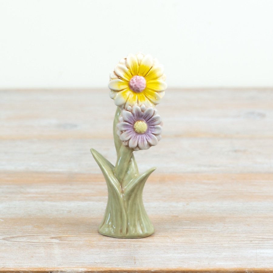 Delightful lily flower ornament with retro charm