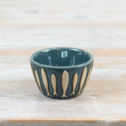 Charming porcelain bowl featuring an elegant shoal of fish design for everyday delight