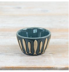 Charming porcelain bowl featuring an elegant shoal of fish design for everyday delight