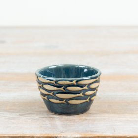 Bring a touch of the coast to your table with this charming fish-patterned bowl