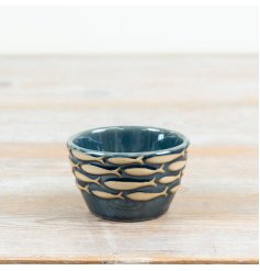 add a splash of coastal to your dining with this cute fish design bowl 