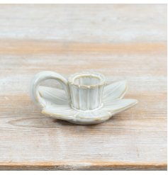 Bring a touch of timeless charm to your home with this beautiful daffodil  candle holder