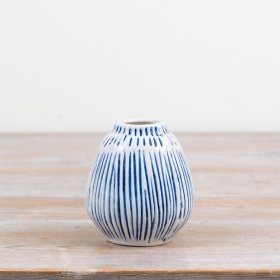 elegant small bud vase featuring a classic blue and white design