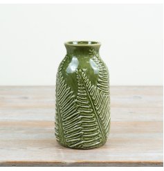 Chic embossed bud vase with a botanical touch