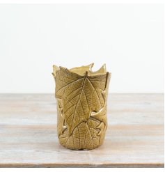 add a pop of colour to your flowers with this green leaf design vase 
