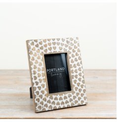 Charming freestanding heart frame to beautifully display your beloved photographs
