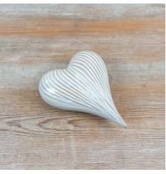 Elegant 3D heart decoration with a contemporary pleated design