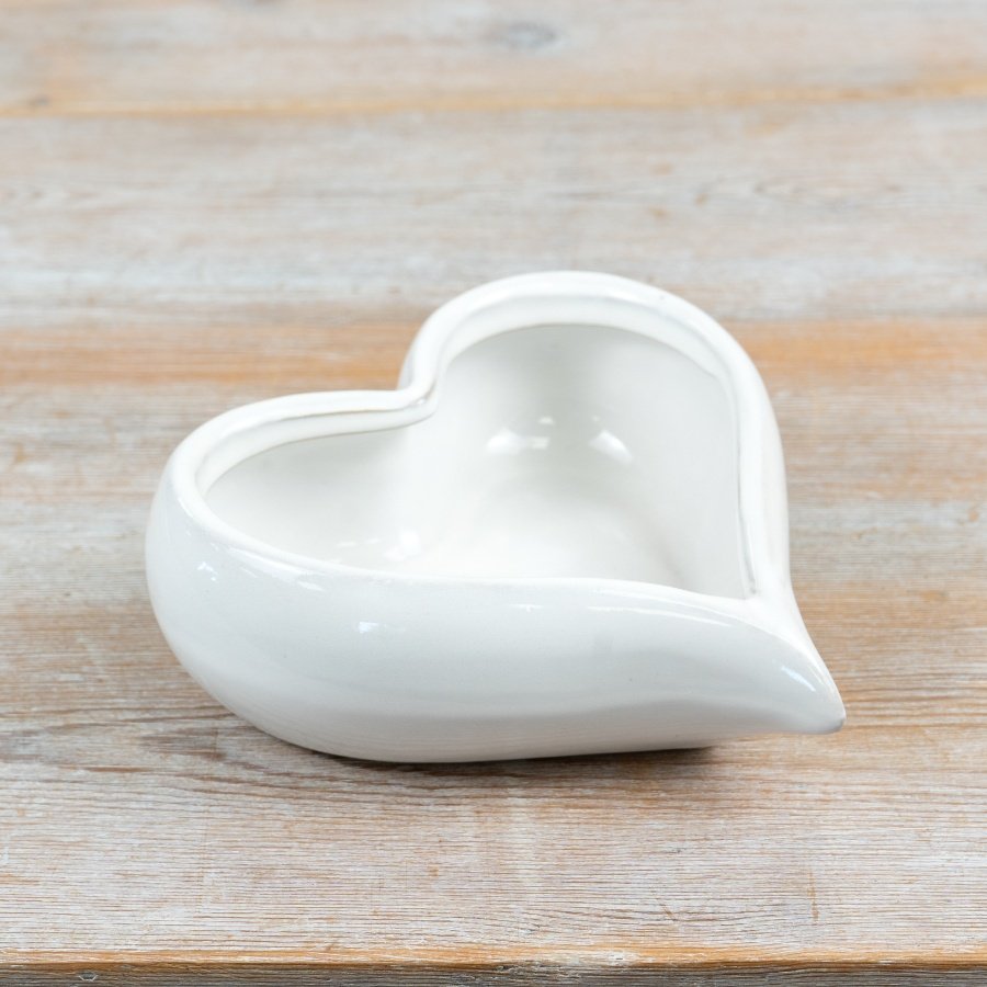 delightful white heart-shaped bowl perfect for trinkets and small treats