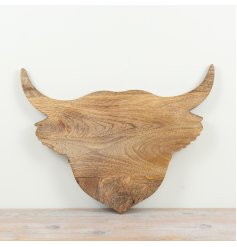 charming Highland cow-shaped board perfect for serving and chopping
