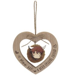 a delightful heart-shaped plaque showcasing a Highland Cow design
