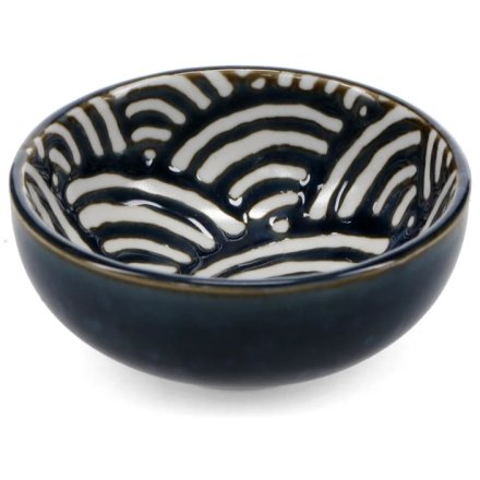 Chic blue and white ceramic bowl ideal for stylish dips and sauces