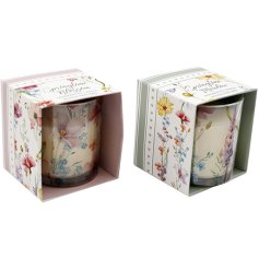 Invite the lively spirit of spring indoors with this delightful compact box candle