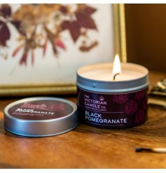 Savour the luscious, fruity notes of black pomegranate in a chic, travel-friendly tin