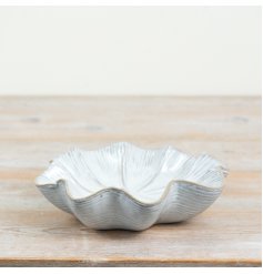 a charming clean style trinket 