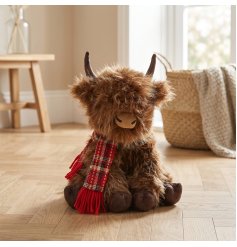 Add a cosy countryside feel with the Hamish Highland Cattle miniature, an ideal homely touch