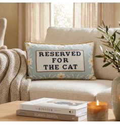 Charming shabby chic polyester cushion adorned with daisies and a whimsical cat design
