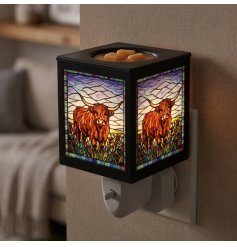 Bring cosy country charm and gentle glow to your space with this delightful Highland Cow lamp