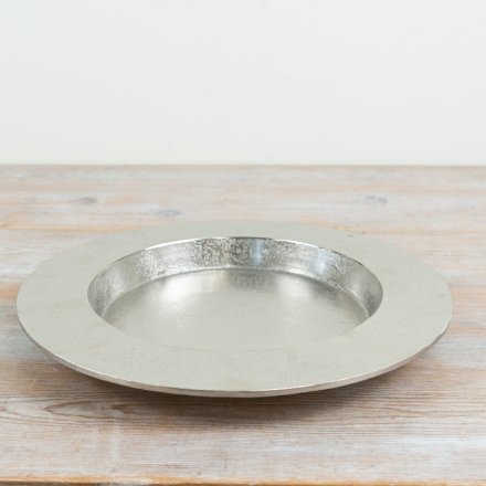 Our Silver Metallic Charger instantly elevates any dining space with refined elegance