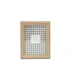 Designed to showcase your most cherished family portraits, vacation snapshots, or artistic prints, this frame 