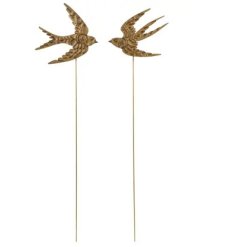 Add a touch of charm to flowerbeds, garlands and floral displays