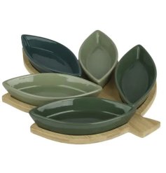 Perfect for entertaining, this versatile set is ideal for serving a variety of tapas, olives, nuts, dips, salsas.