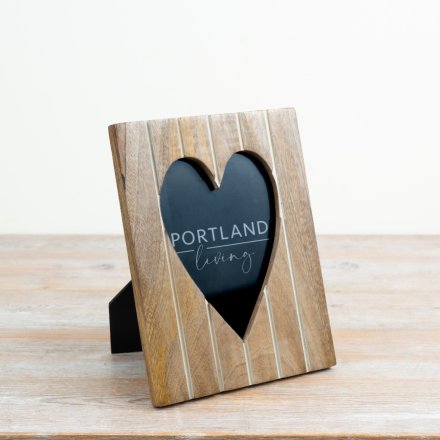 Display your treasured memories elegantly with this charming heart frame