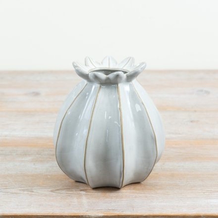 a clean frsh bud poppy vase 