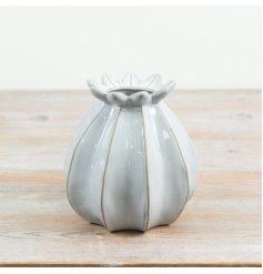 a clean frsh bud poppy vase 
