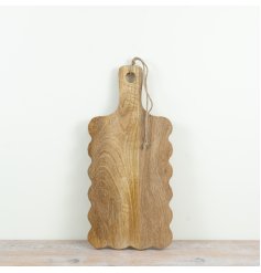 a stylish scalloped edge chopping board perfect for al, your cutting needs 