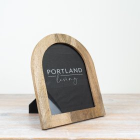 Highlight your cherished photos with this elegant arched frame