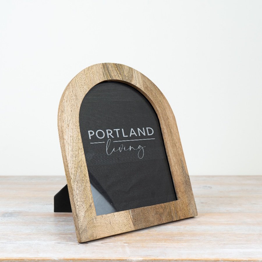 Highlight your cherished photos with this elegant arched frame